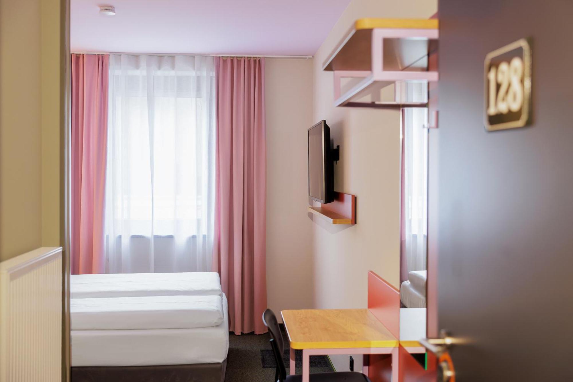 Mcdreams Hotel Wuppertal City Екстериор снимка